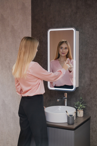 Зеркало-шкаф Ленора Белый 40х80 Сенсор 3-6К