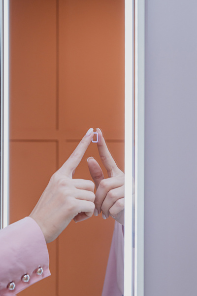 Зеркало-шкаф Ленора Белый 40х80 Сенсор 3-6К